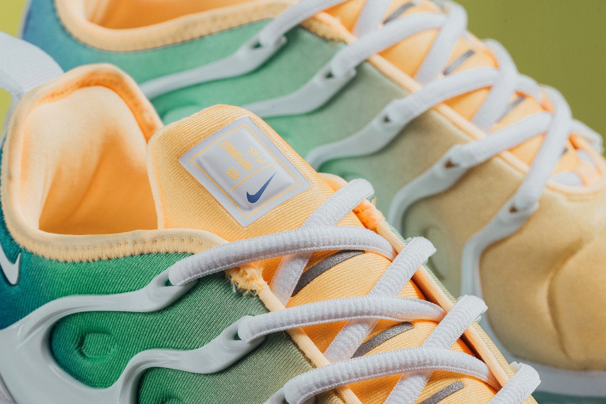 Women's Air VaporMax Plus - White/White/Light Menta/Tangerine Tint