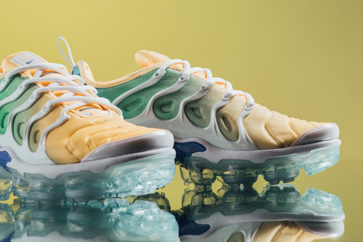 Women's Air VaporMax Plus - White/White/Light Menta/Tangerine Tint
