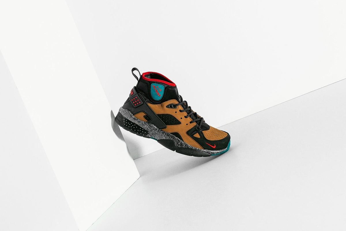 Women's Air Mowabb NXN - Black/Gym Red/Light British Tan