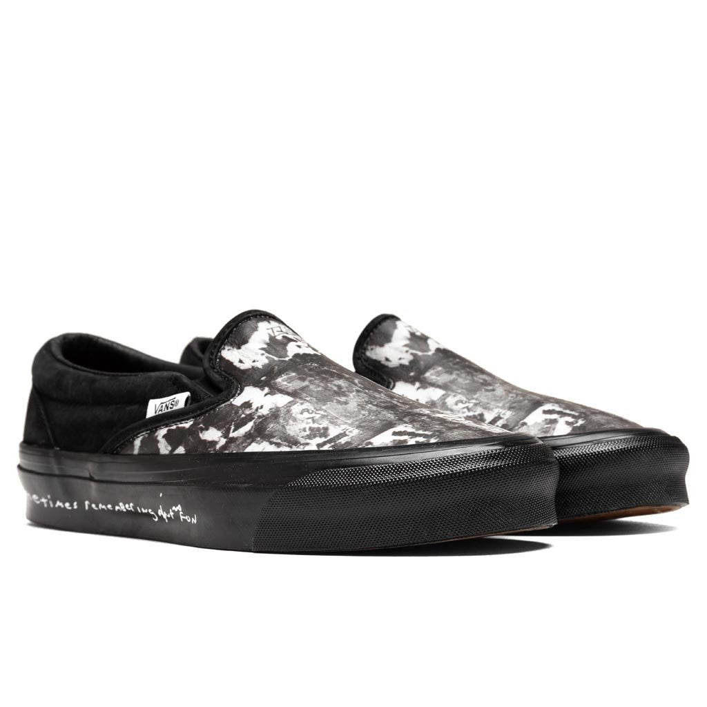 Classic Slip On - Black Wall