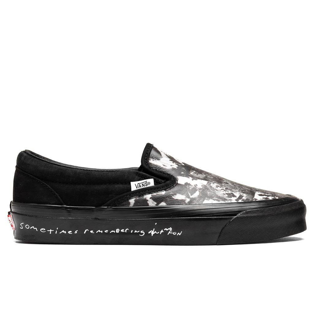 Classic Slip On - Black Wall