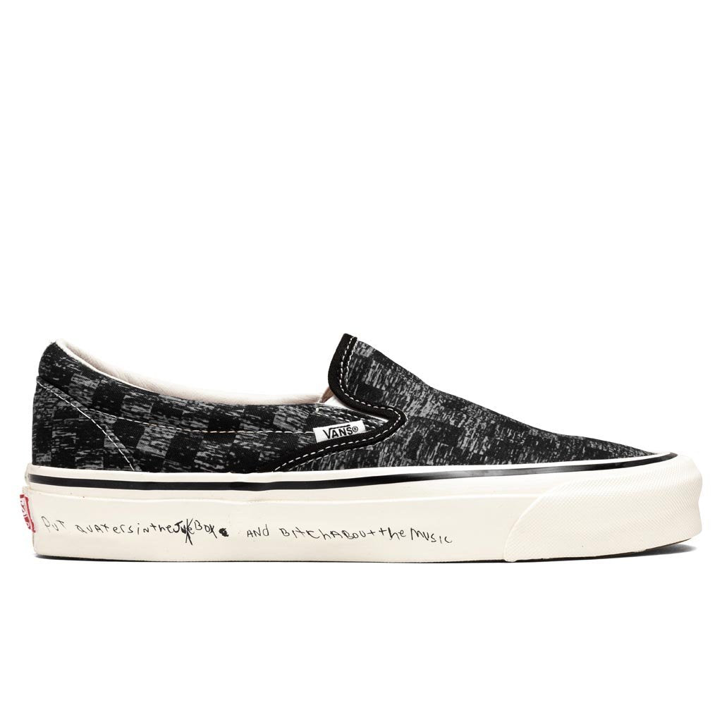 Classic Slip On - TV Static